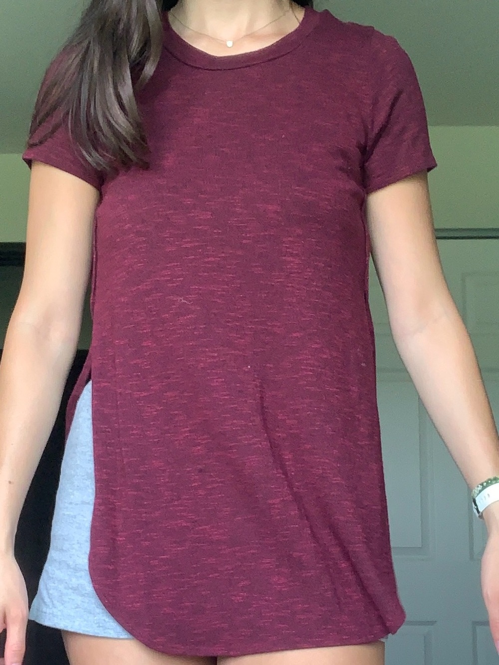 Mudd Women's Short Sleeve Side-Slit Tee in Burgundy Heather